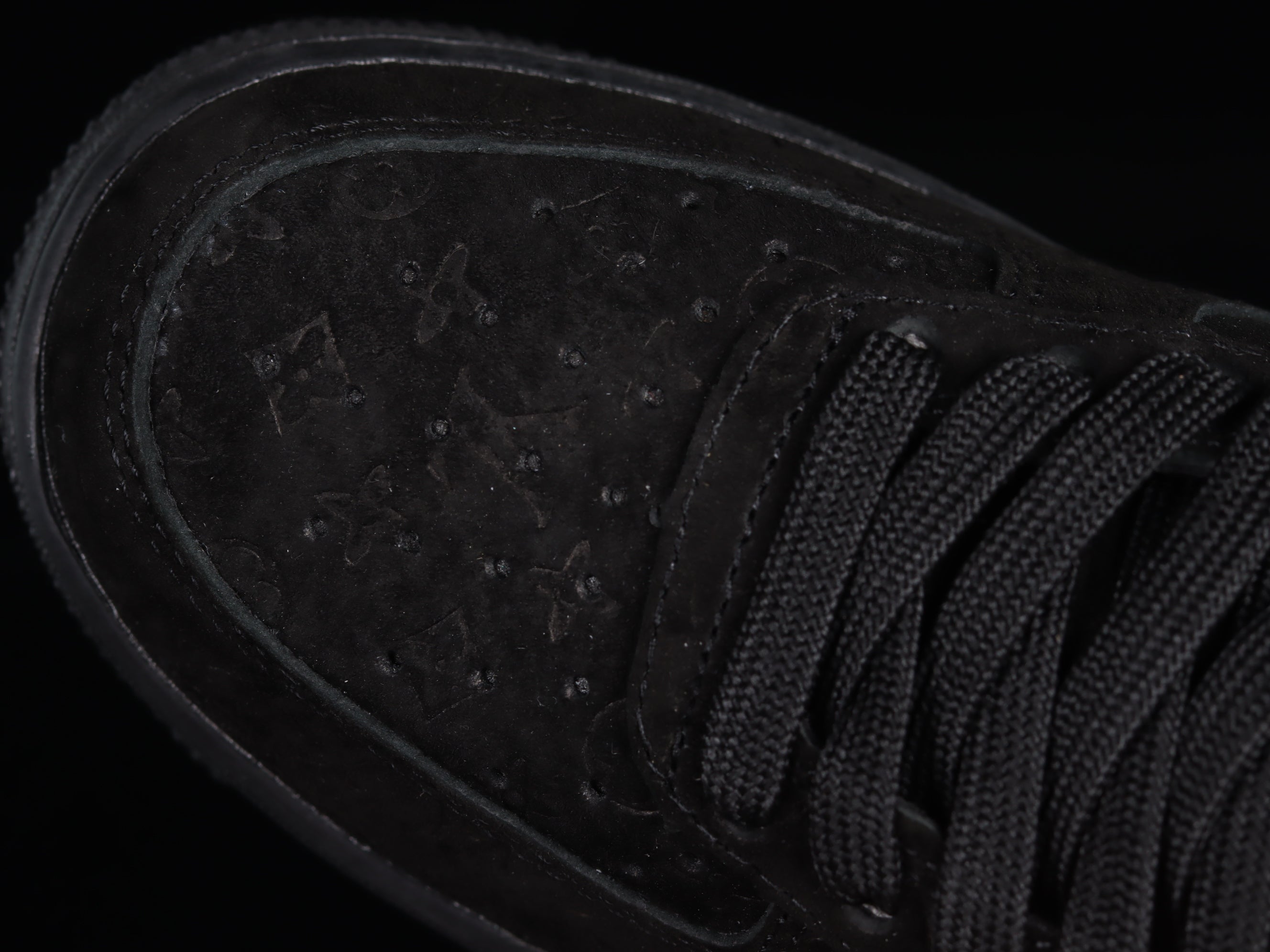Air Force 1 Mid – LV Black Monogram Edition
