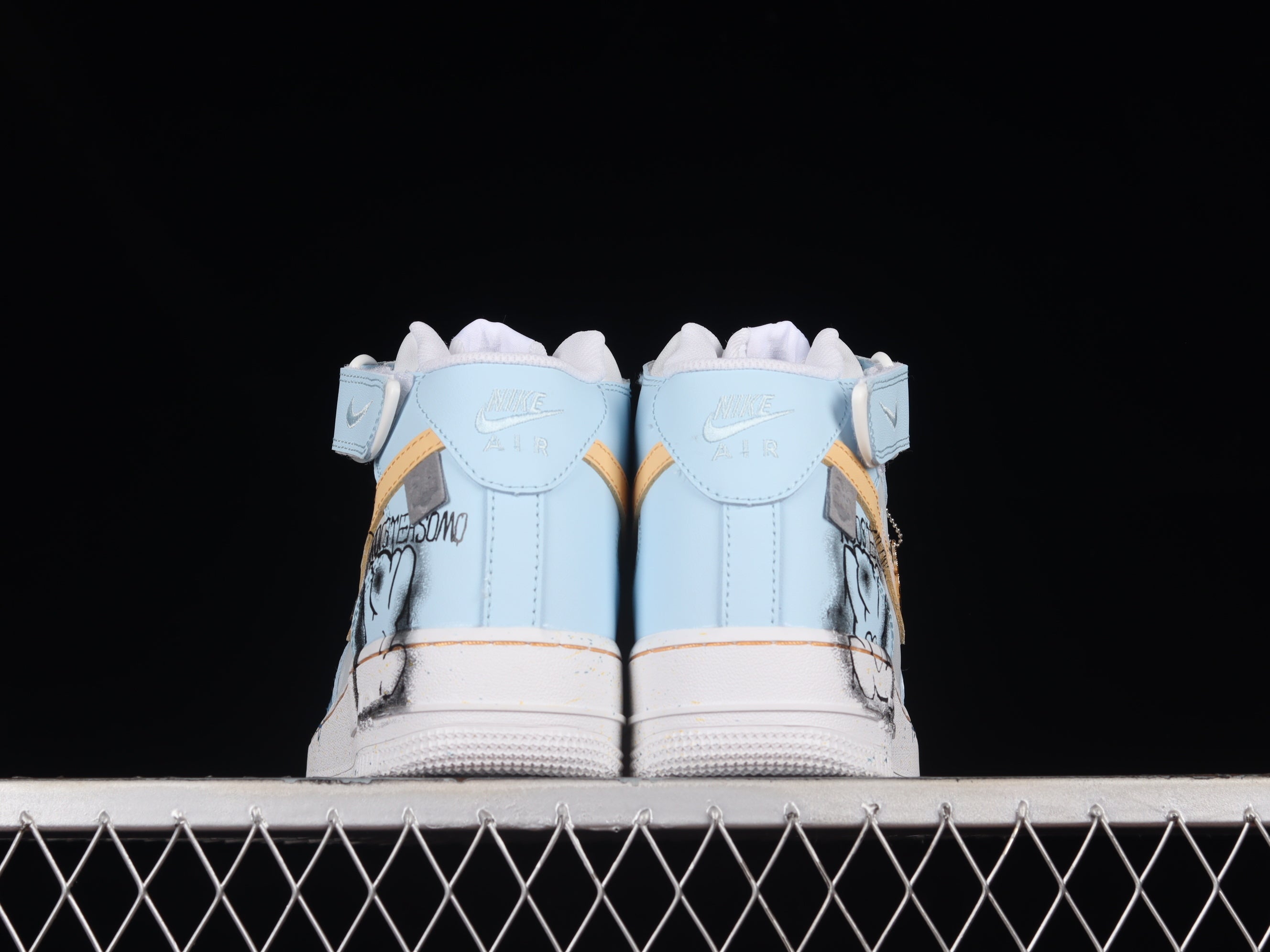 Air Force 1 Mid – Urban Graffiti Edition.