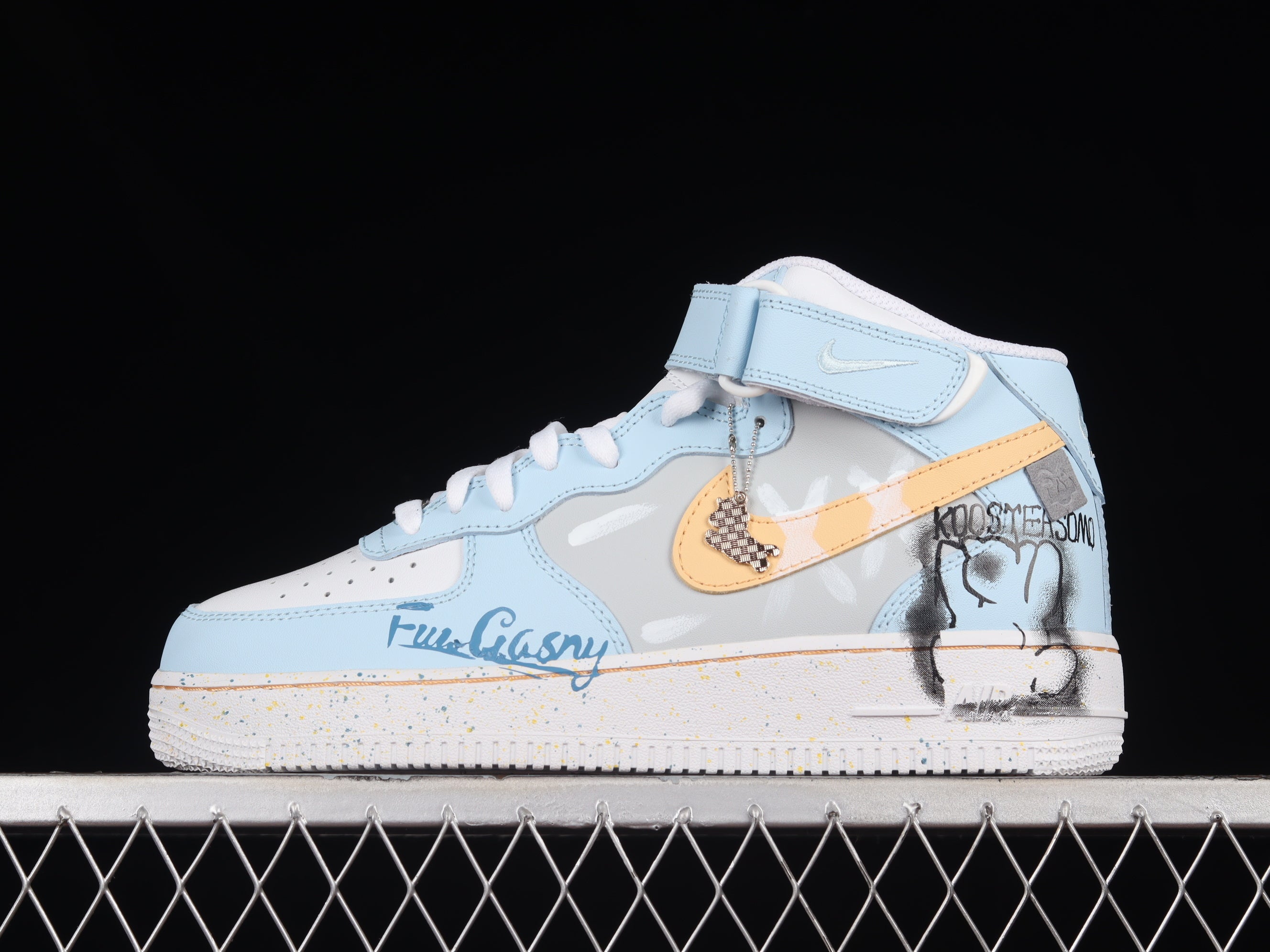 Air Force 1 Mid – Urban Graffiti Edition.